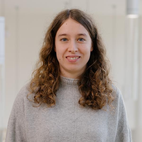 A profile picture of Iona Kuhn